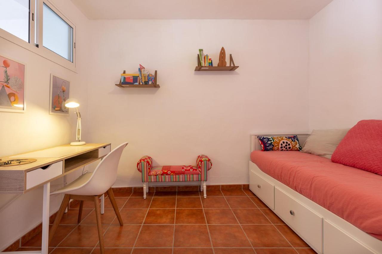 Casa Randonneur, Traditional Townhouse In Alora. Exterior photo