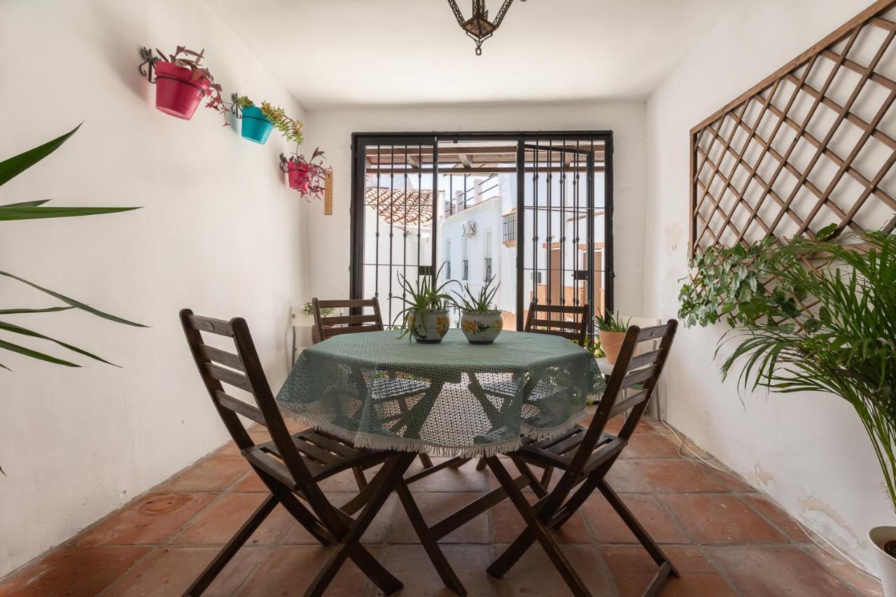 Casa Randonneur, Traditional Townhouse In Alora. Exterior photo